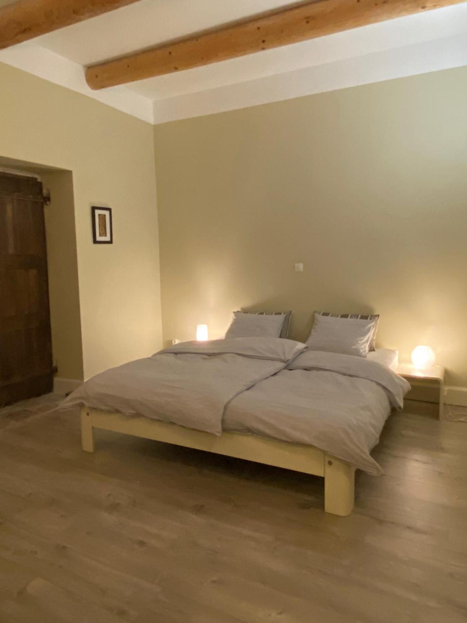 Bed and Breakfast Le Ciel Par-Dessus Le Toit Салава Экстерьер фото